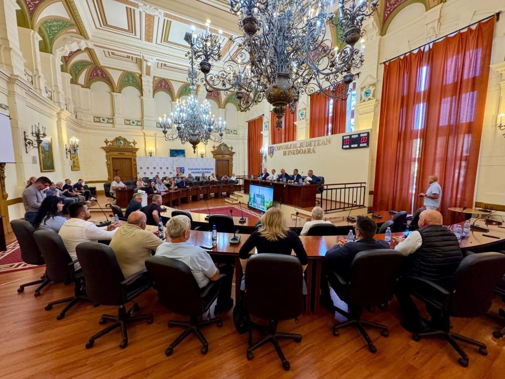 Ședință de lucru la CJ Hunedoara, pe tema implementarii marelui proiect de apă și canalizare Laurențiu Nistor: „Este nevoie de o mai bună implicare a tuturor pentru ca investițiile în infrastructura de apă a județului Hunedoara să aibă finalitatea așteptată”